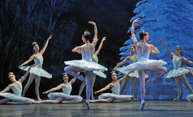 Having a single point in contact with the ground lets a ballerina spin. In the same way, a quantum state is dynamic because it can turn about a point thanks to quantum uncertainty, say CQT and Oxford researchers. (Credit: Michael Garner, courtesy English National Ballet)