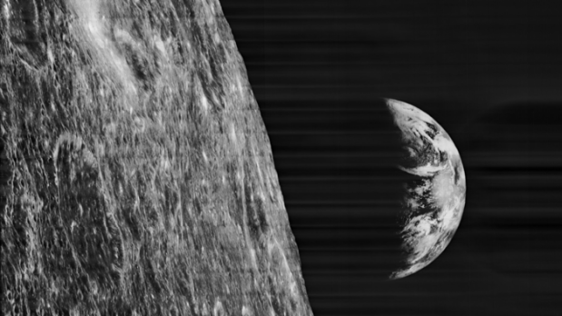 Spitzer's observations of the aftermath of an asteroid collision offer insights into how Earth was formed. (Credit: NASA)