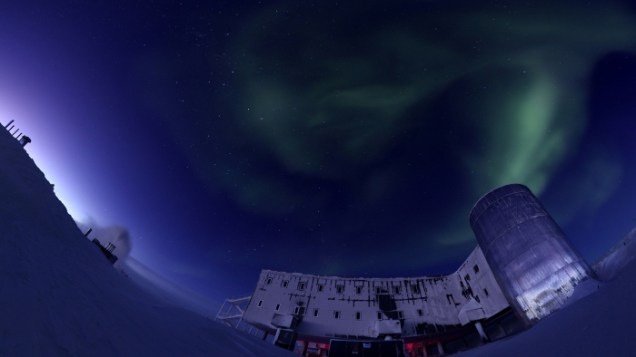 “When you get off the plane at the South Pole, there is a feeling like you’re out in the ocean,” says University of Chicago physicist John Carlstrom, the principal investigator for the South Pole Telescope team, who has logged 15 round trips to the South Pole over the past two decades. “It’s just a featureless horizon. The snow is so dry it feels like Styrofoam.” (Credit: J. Gallicchio, G. Roberts Jr.)