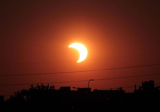 partial-solar-eclipse_84918_990x742