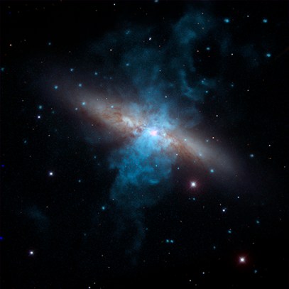 An Ultraluminous X-ray Source (ULX) in the center of galaxy M82 that astronomers had thought was a black hole is really the brightest pulsar ever recorded. (Credit:  X-ray: NASA/CXC/Univ. of Toulouse/M. Bachetti; Optical: NOAO)